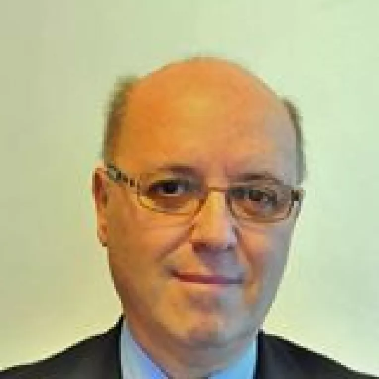 Andrei Alexandru: Cine trebuie sa plece - Grindeanu sau Iohannis?