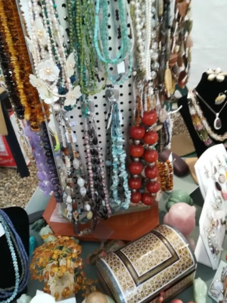 Angela Marincea: Turmalina, topazul, ametistul, serafinitul, la mare cautare