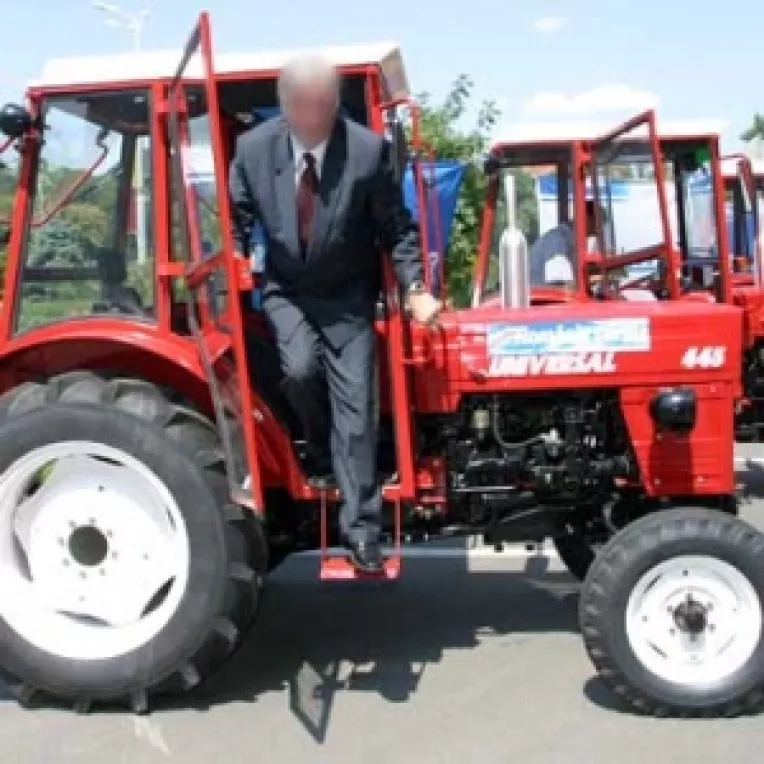Gigi Becali si fratii Paunescu, interesati de activele Tractorul Brasov
