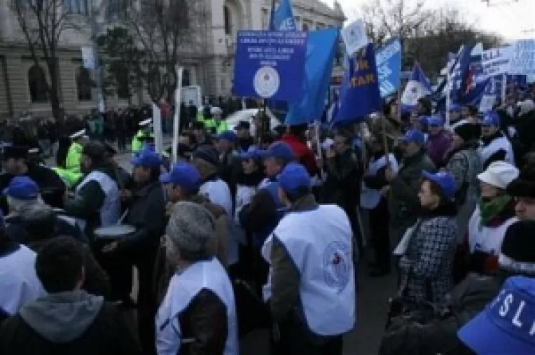 Guvernul huiduit la Iasi.