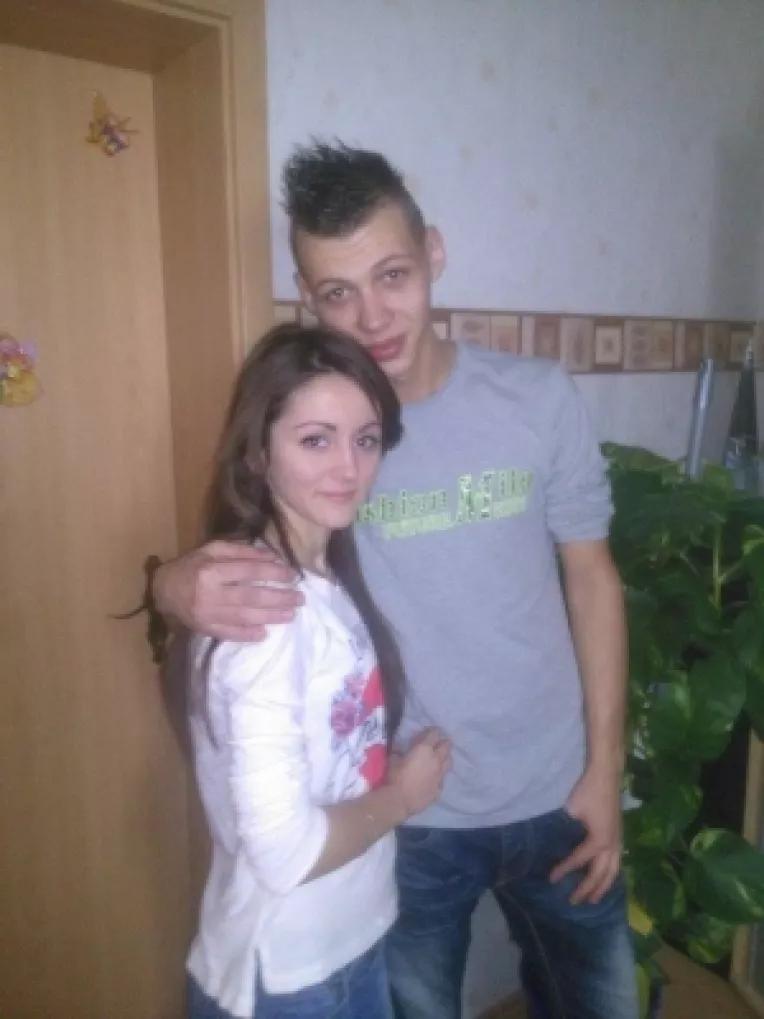 Love story cu iz penal: Minora Steluta a fugit de acasa cu iubitul ei, Codrin, care a dus-o in Germania