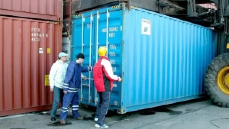 Marfa unui moldovean, "trasa pe dreapta" inca din aprilie. Tentativele de ocolire a accizelor fac depozitul Oil Terminal neincapator