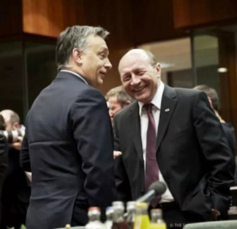 Mascarada cu drapelul Tinutului Secuiesc: Basescu ii intoarce serviciul lui Orban pentru ajutorul de la referendum