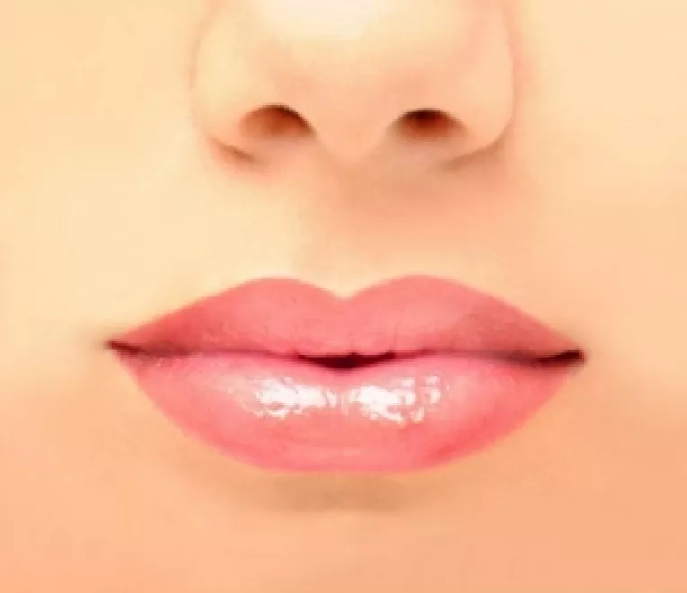 Metode simple de machiaj care maresc volumul buzelor