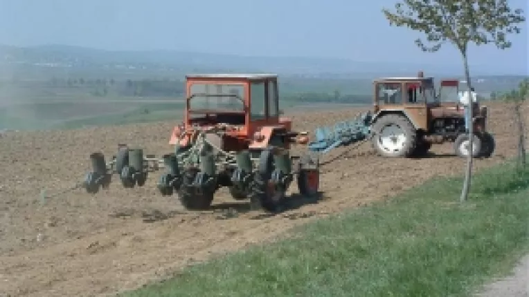 Mii de fermieri risca sa ramana fara subventii.