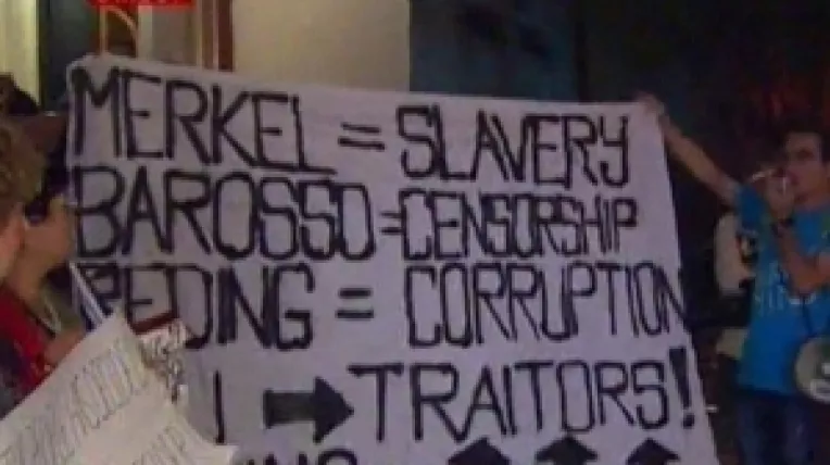 Protest la Bucuresti impotriva lui Basescu si a protectorilor lui din PPE: Baroso-Merkel-Reding