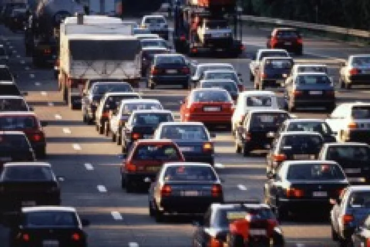 Romanii cumpara din ce in ce mai multe masini