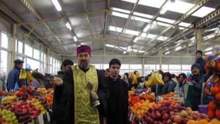 Salariul minim, majorat cu un kil de branza