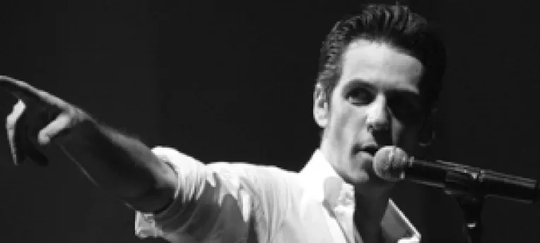 Stefan Banica transforma concertele de Craciun in adevarate spectacole cu muzica, dans, costume si lumini